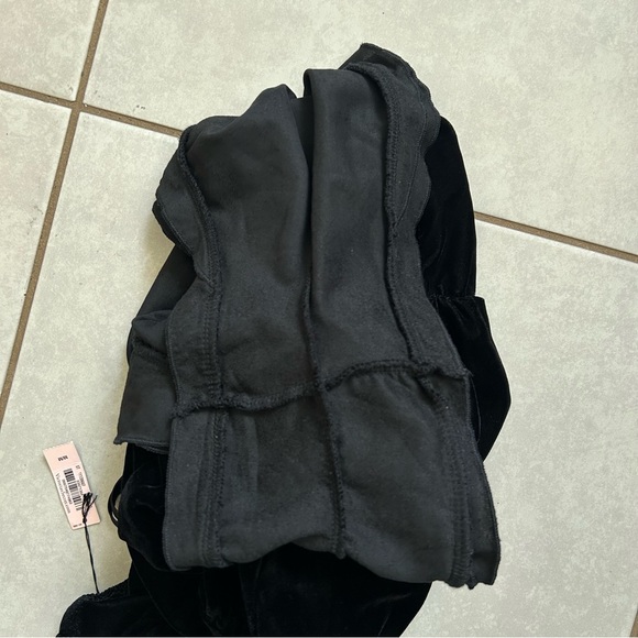 Victoria’s Secret Black Velvet Romper M - Picture 8 of 8